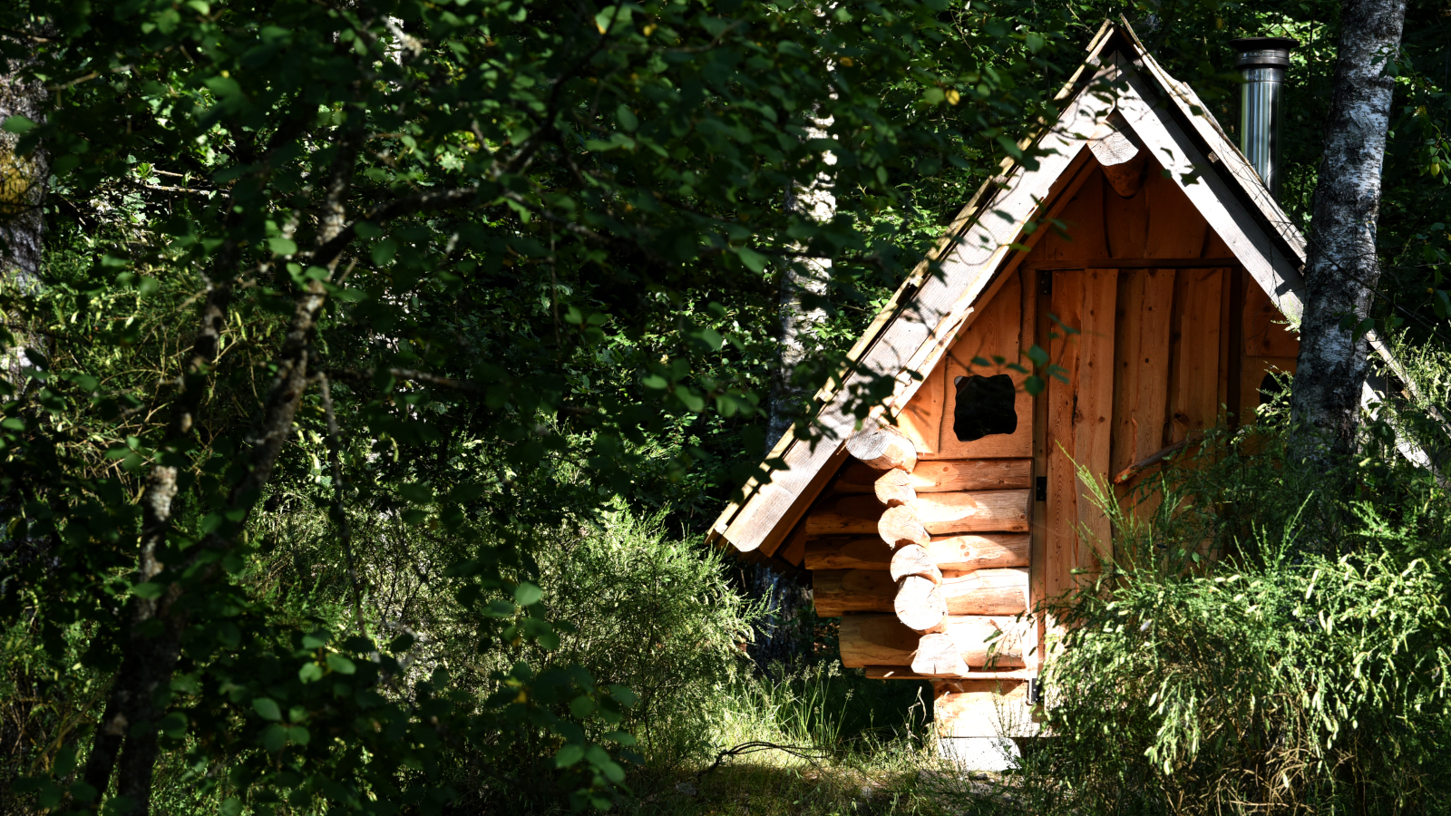 Il dispose d'un sauna construit en filière courte : le bois vient des Vosges, tout comme la main d’œuvre. 