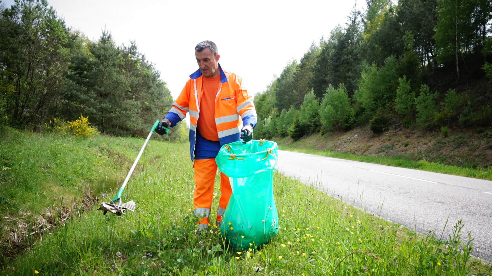300 Tonnes de déchets ramassés sur les routes départementales...