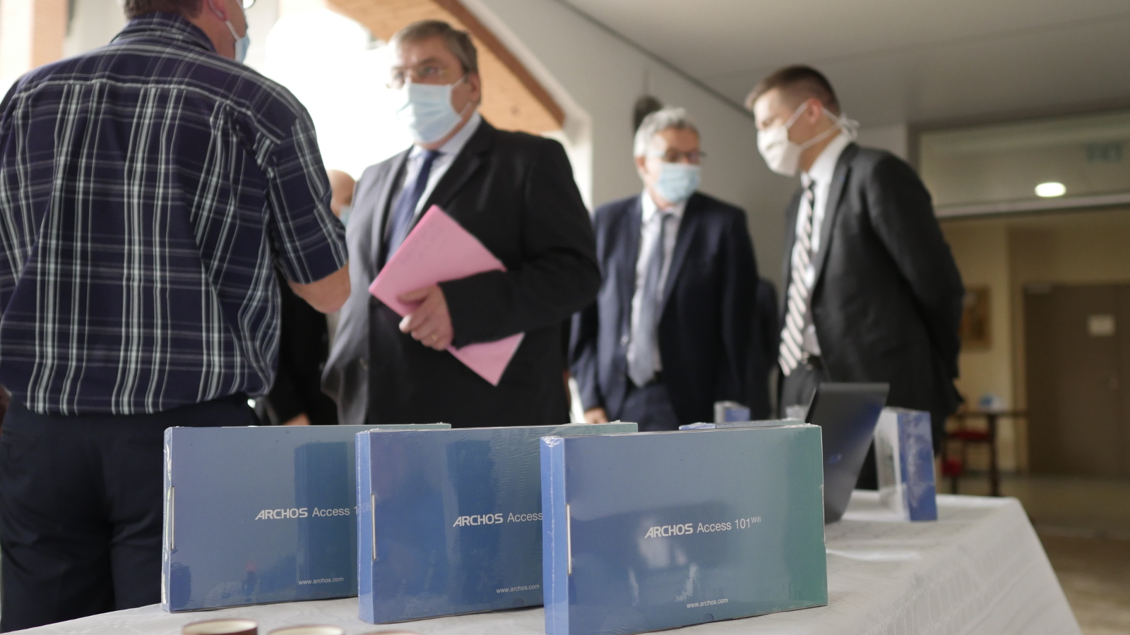 Les Vosges reçoivent un don de 1360 tablettes et 165 PC portables