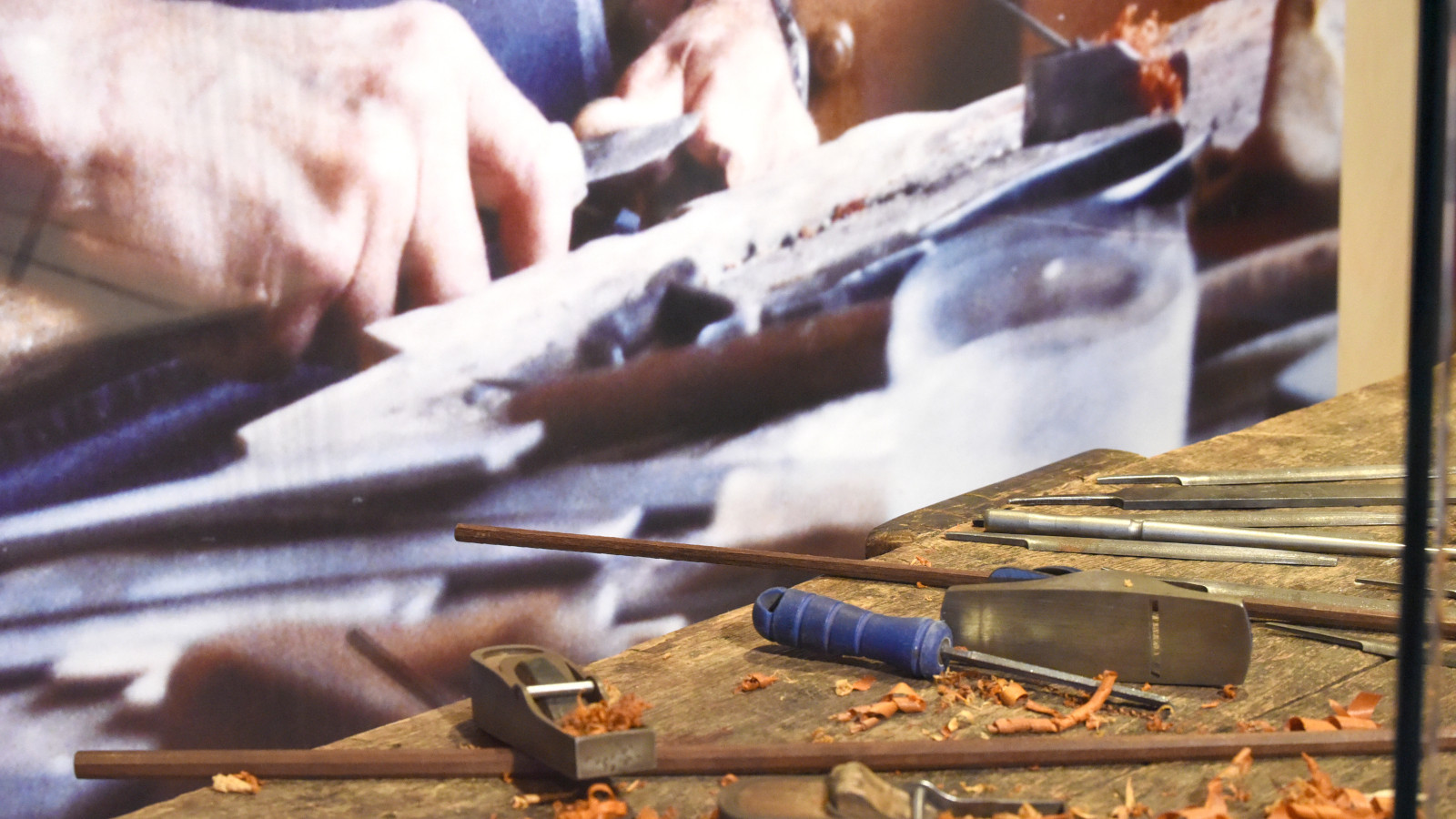 Comment se fabriquent un violon et une guitare dans les Vosges?