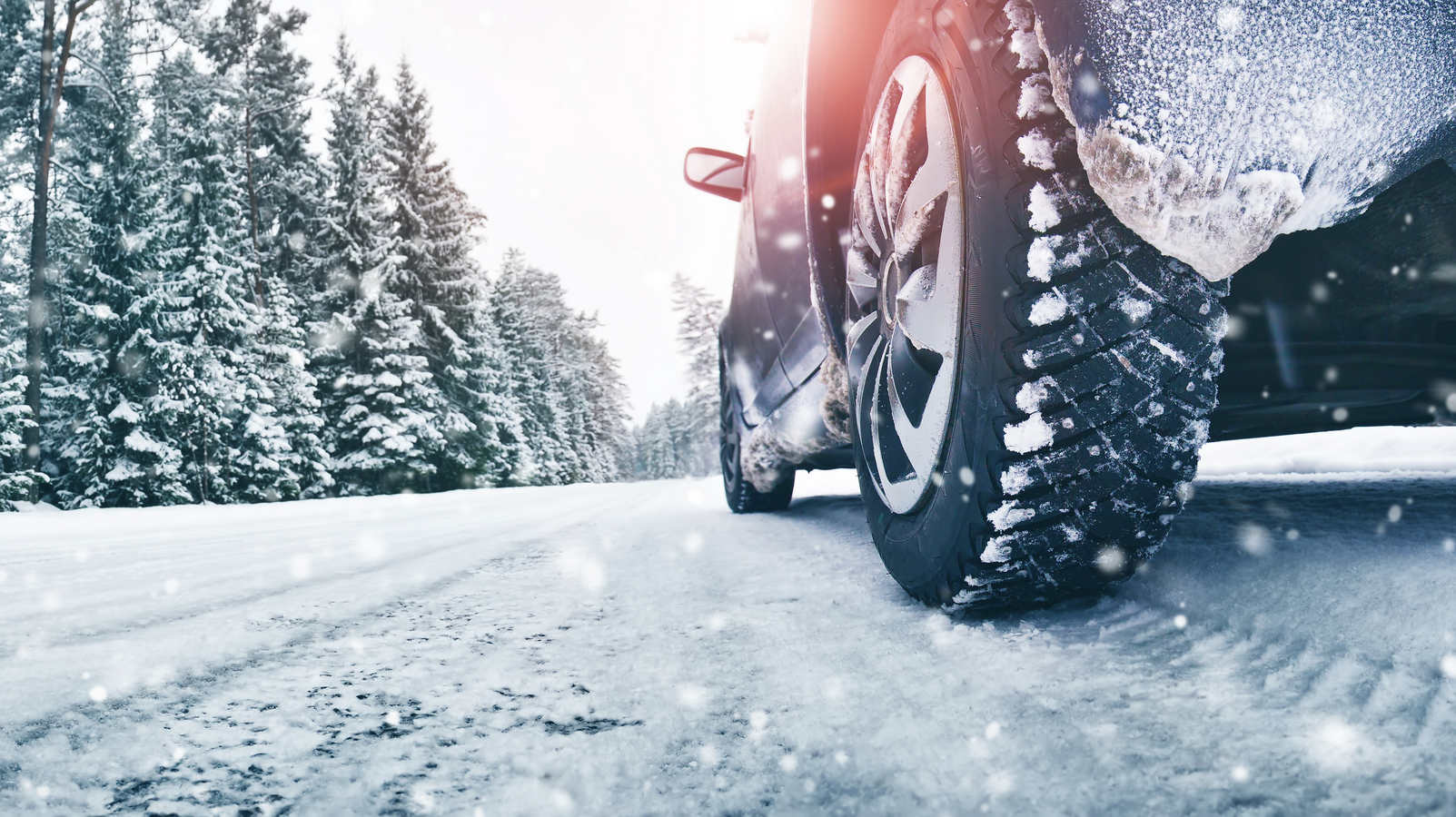 J'habite en zones montagneuses. Quels sont les équipements obligatoires en période hivernale ?