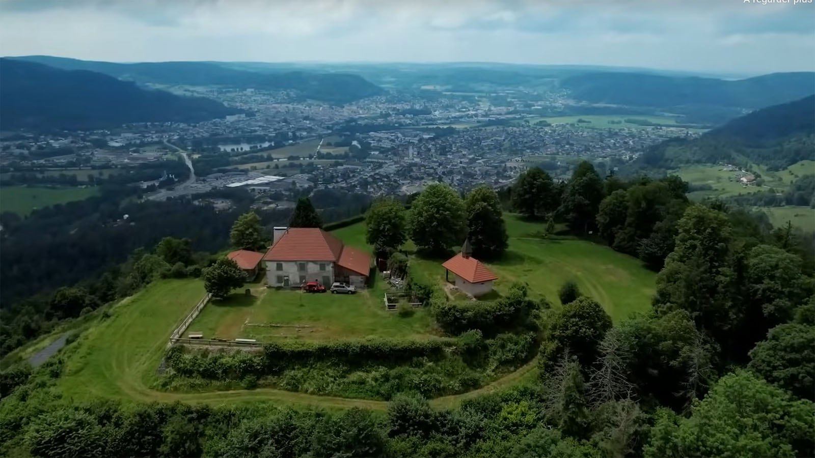 Lorant Deutsch visite Remiremont et ses environs " à toute berzingue" 